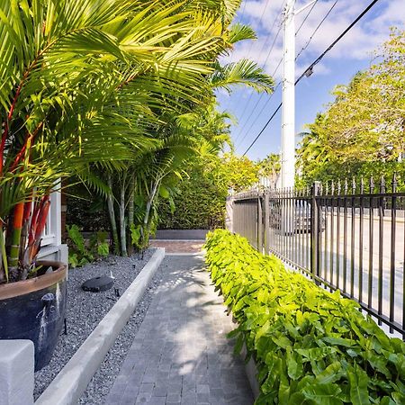 Takeover At The Grand Maloney Key West Exteriör bild