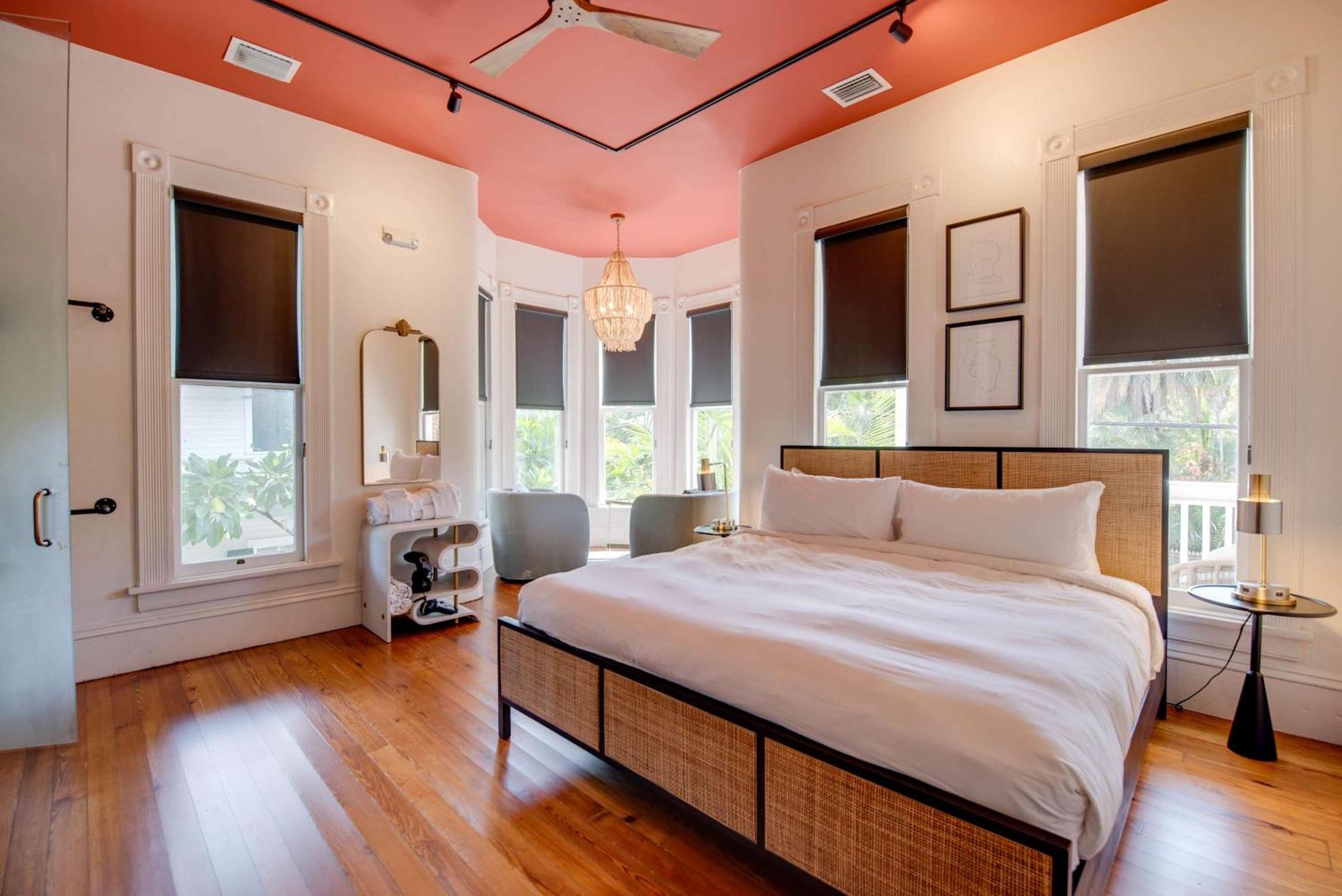 Takeover At The Grand Maloney Key West Exteriör bild
