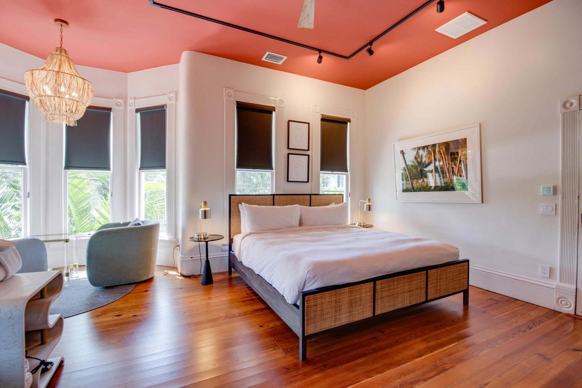 Takeover At The Grand Maloney Key West Exteriör bild