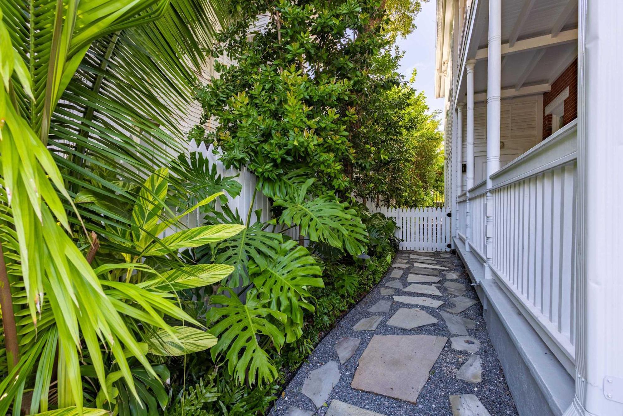 Takeover At The Grand Maloney Key West Exteriör bild