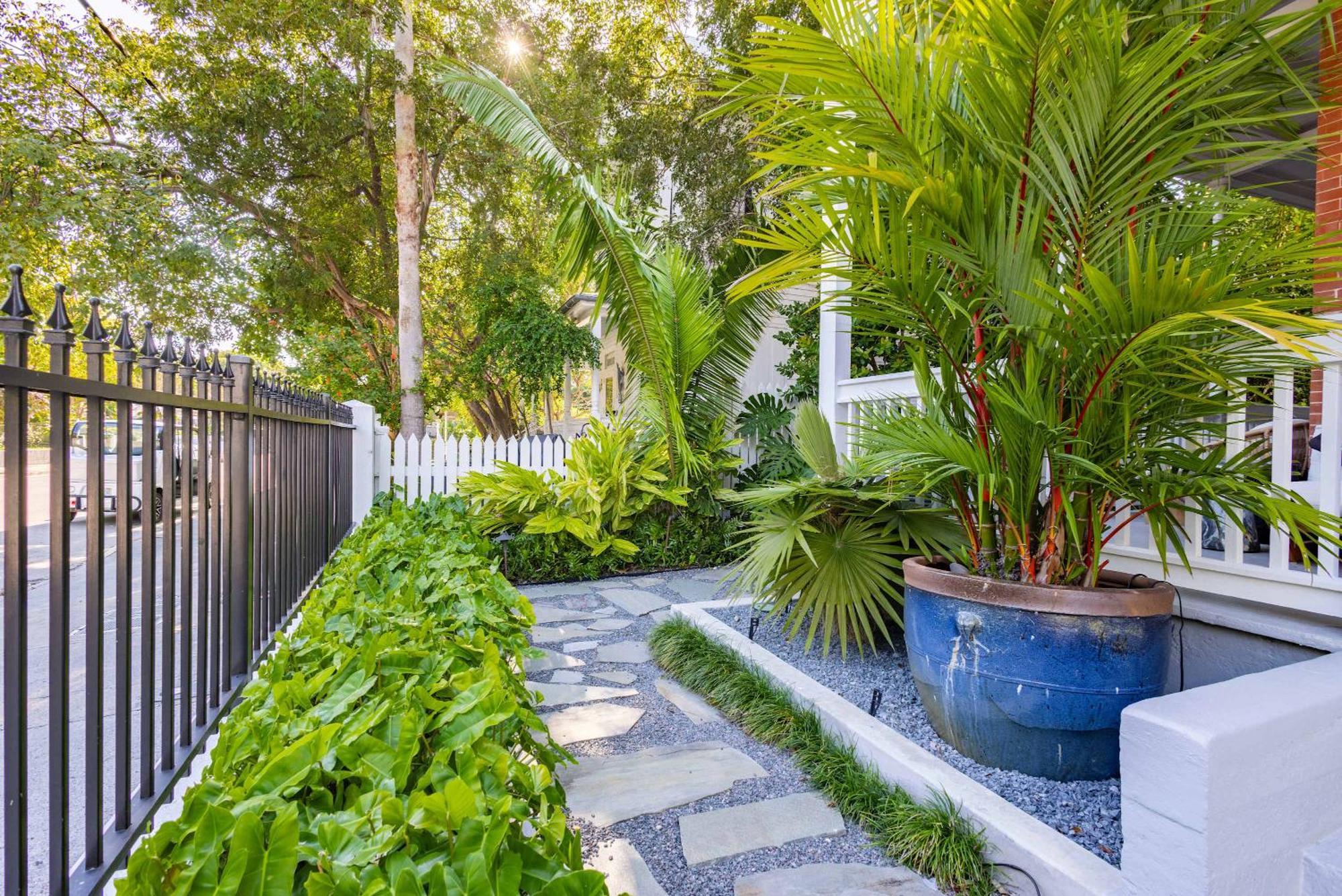 Takeover At The Grand Maloney Key West Exteriör bild