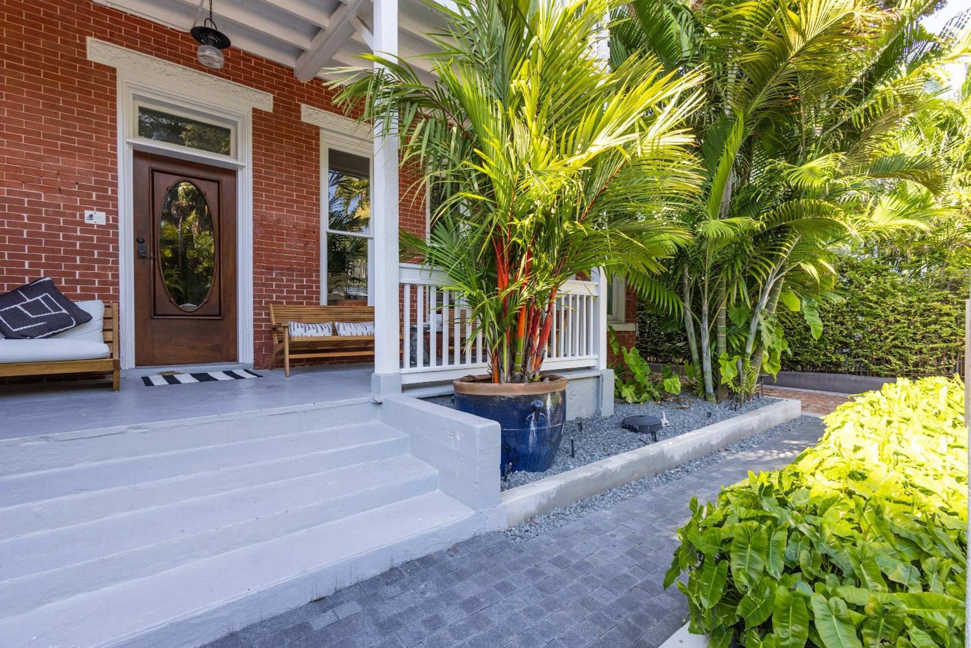 Takeover At The Grand Maloney Key West Exteriör bild