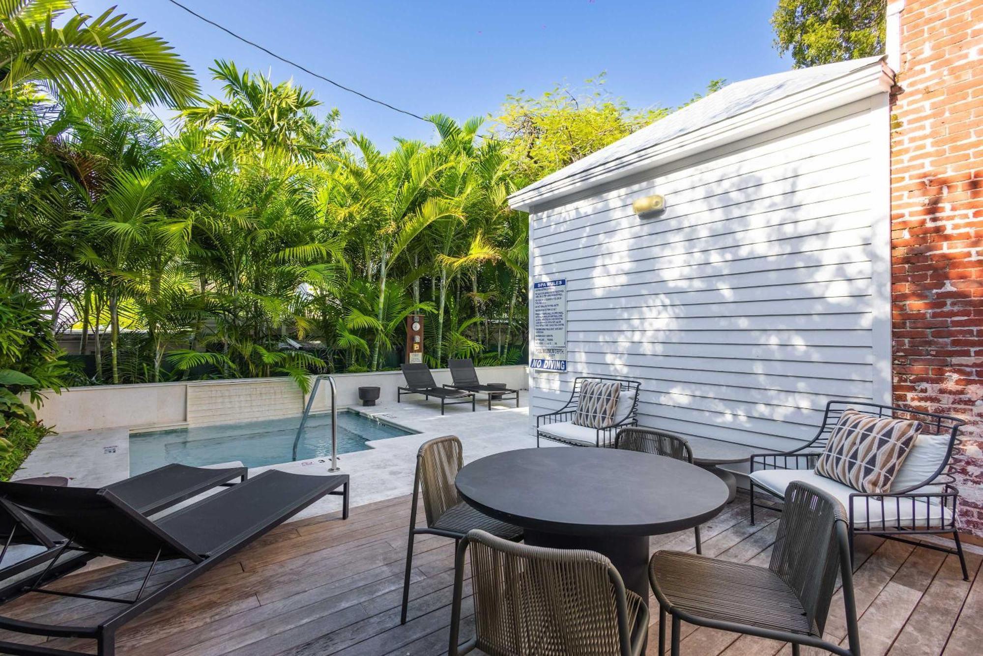 Takeover At The Grand Maloney Key West Exteriör bild