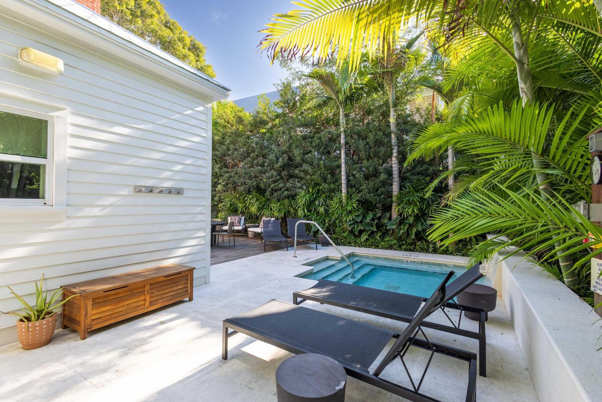 Takeover At The Grand Maloney Key West Exteriör bild